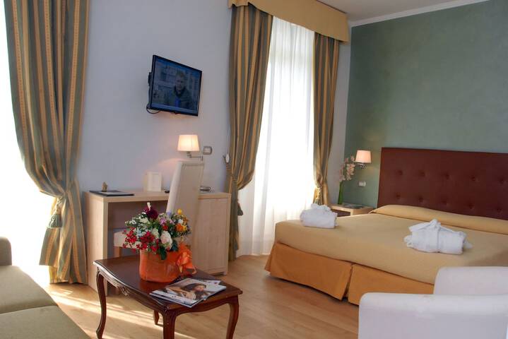 Room 3 of 71
