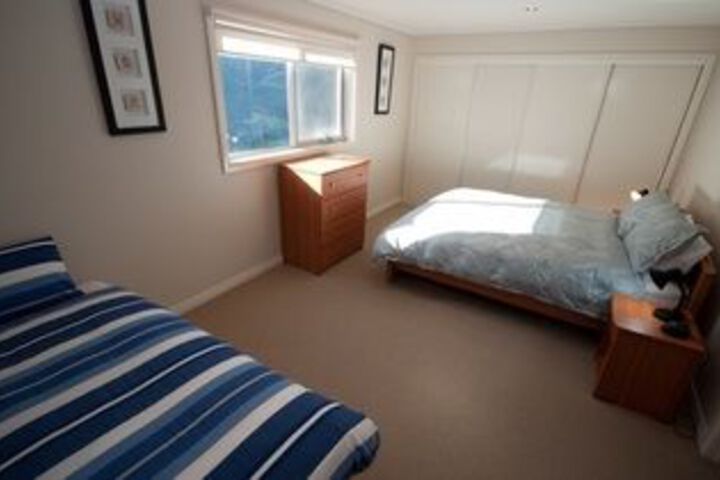 Room 5 of 12
