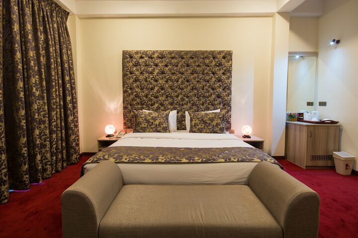 Room 33 of 85