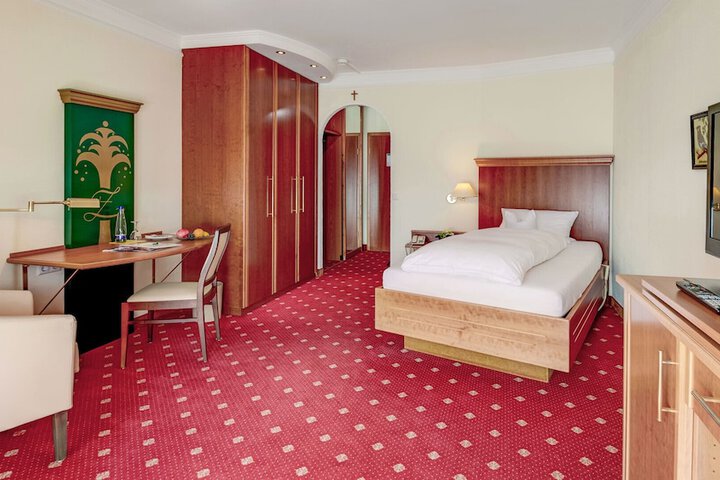 Room 6 of 31