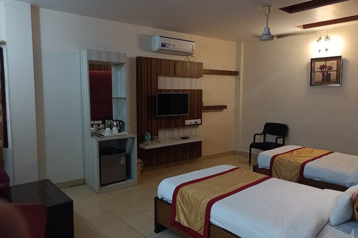 Room 6 of 17