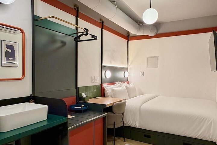 Room 22 of 40