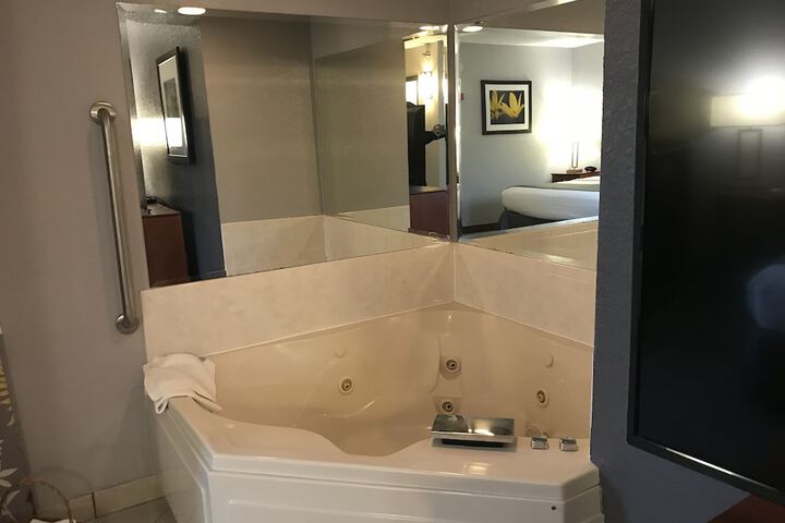 Jetted tub