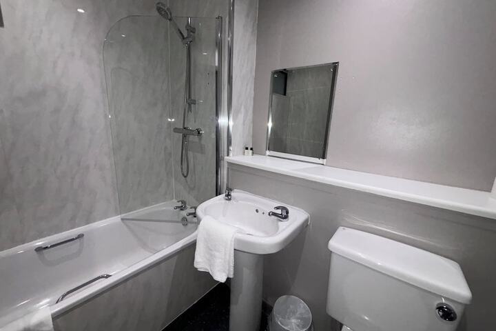 Room 80 of 106