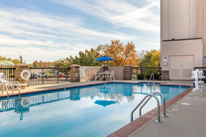 Pool Hotel