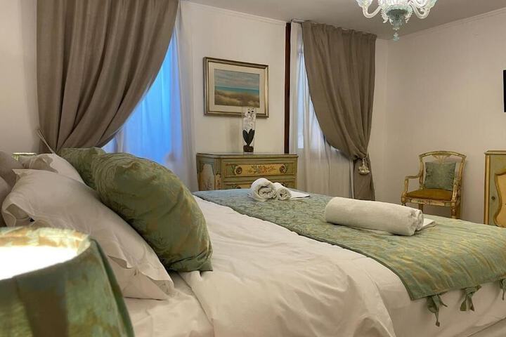 Room 9 of 30