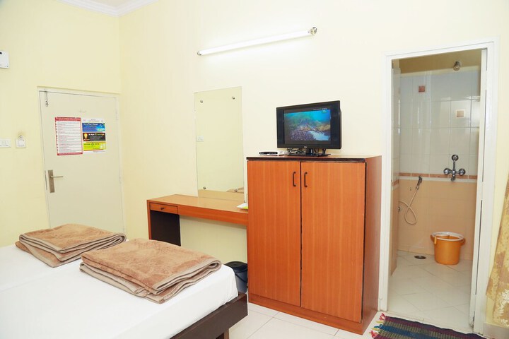 Room 8 of 28