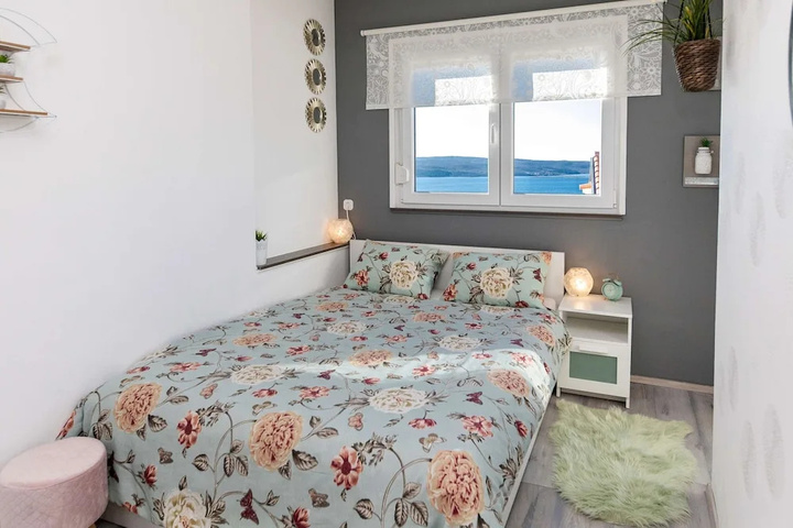 Room 5 of 13
