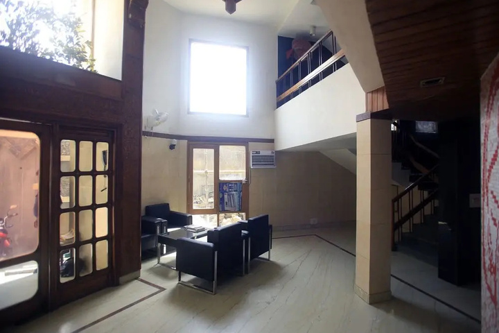 Room 9 of 11