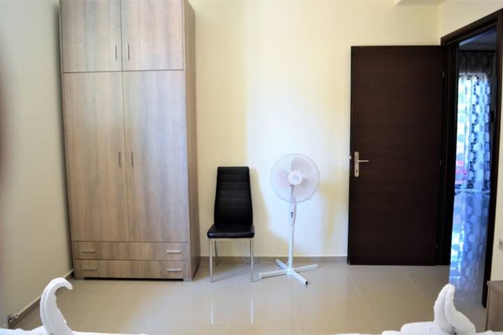Room 7 of 25