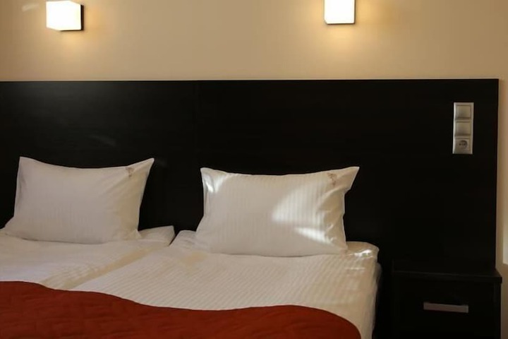 Room 12 of 18