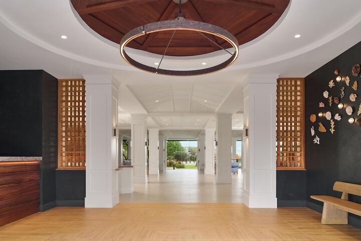 Entrance & Lobby