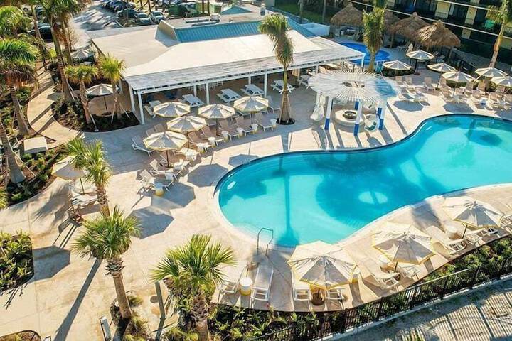 Pool Hotel