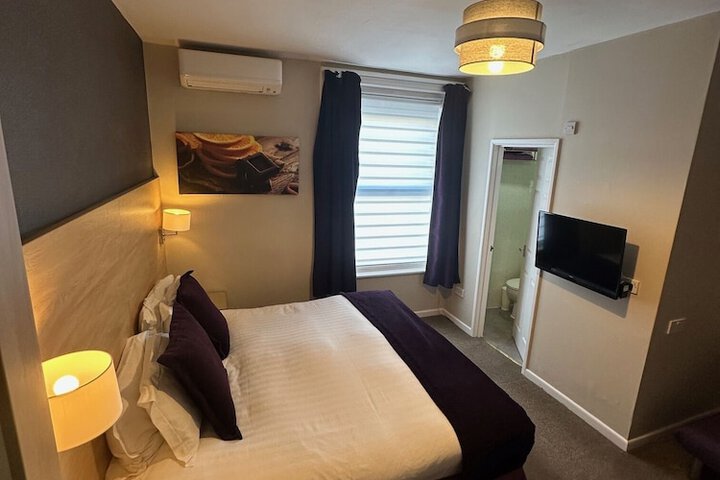 Room 43 of 193
