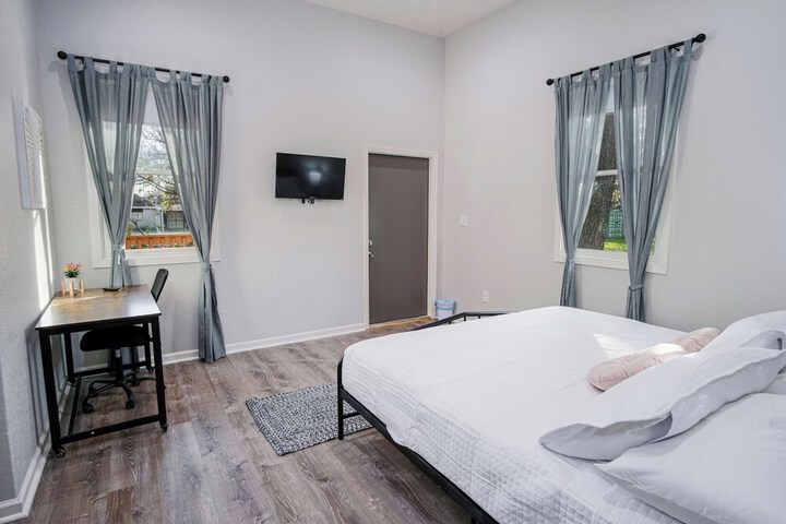 Room 5 of 33