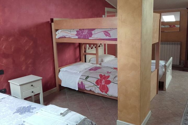 Room 12 of 76