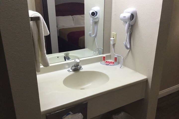 Bathroom sink