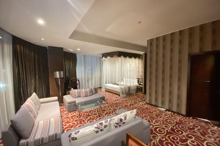 Room 4 of 14