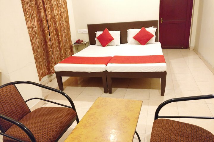 Room 6 of 11