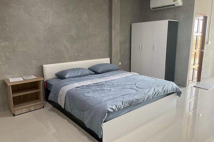 Room 15 of 36