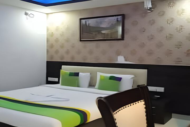 Room 5 of 17