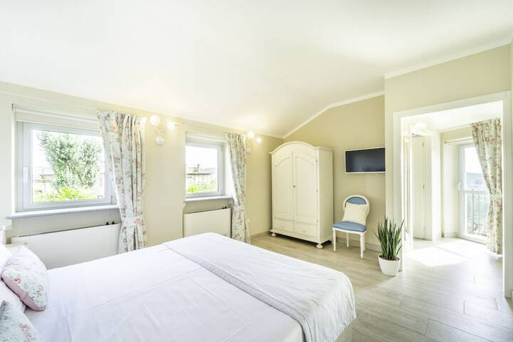 Room 46 of 161