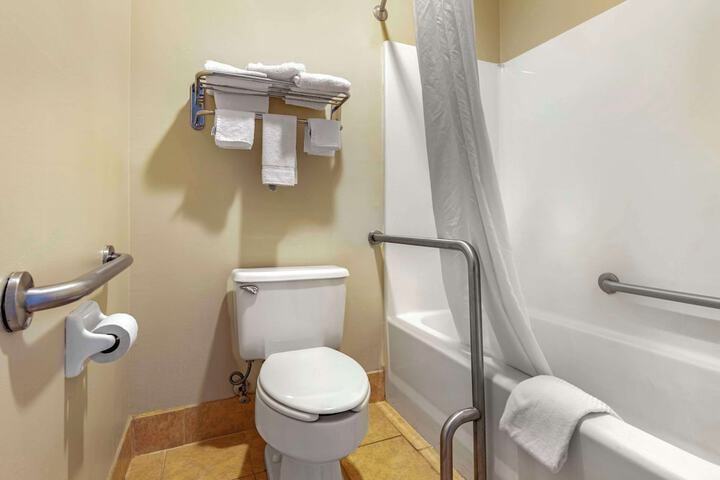 Double Bed Accessible (4 of 19)