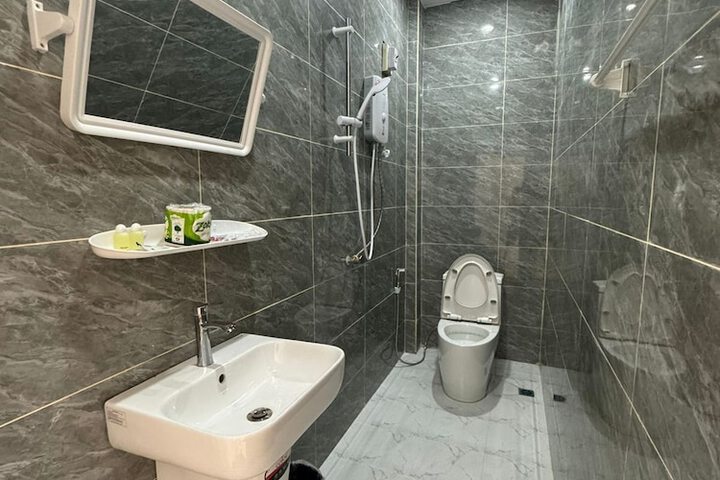 Room 15 of 25