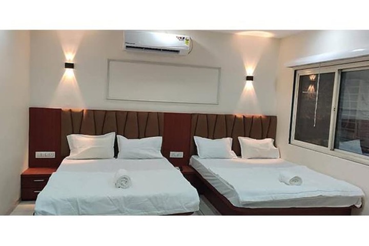 Room 13 of 21