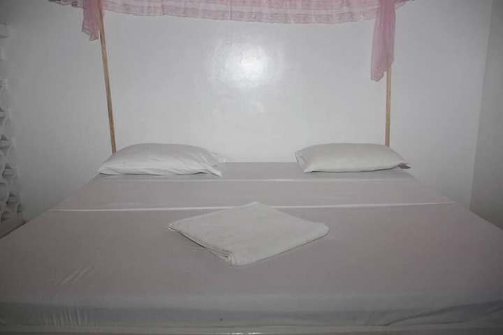 Room 3 of 32