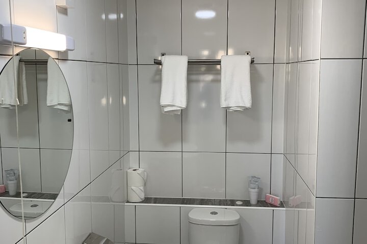 Room 83 of 148