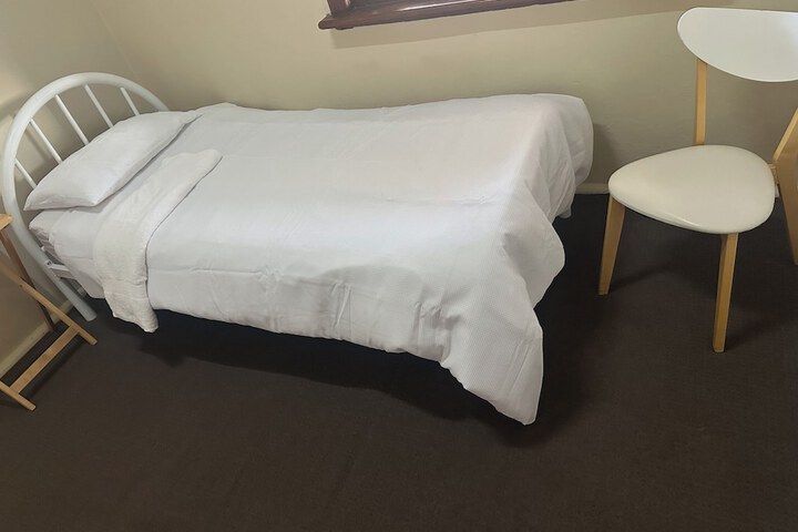 Room 8 of 9