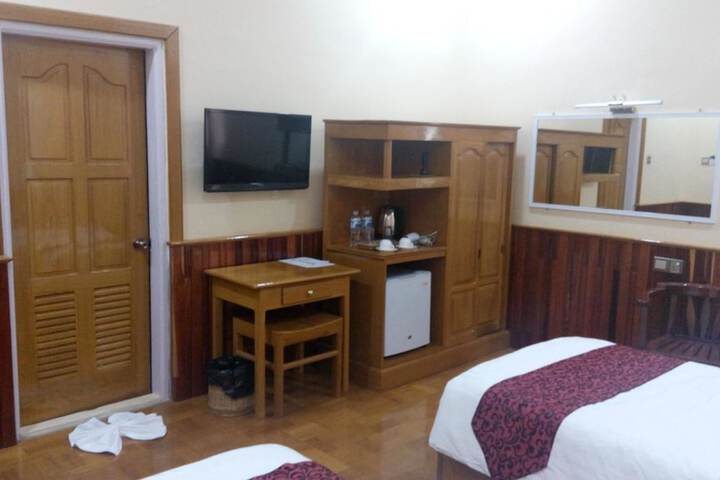 Room 6 of 18