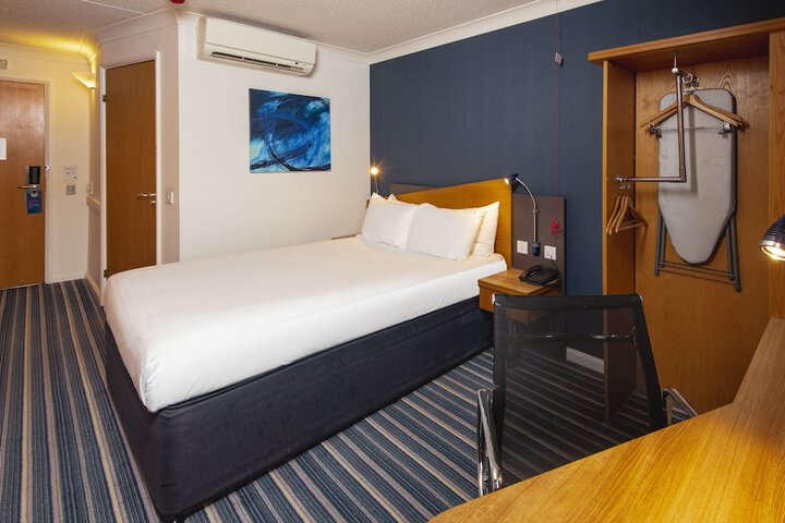 Room 13 of 44