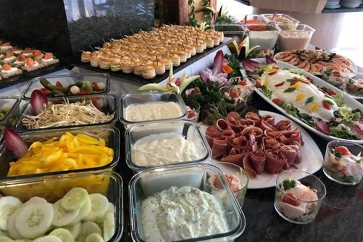 Dining 40 of 58