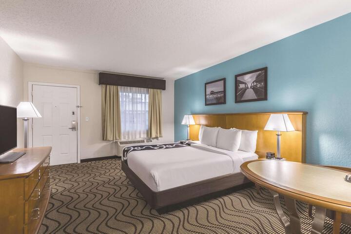 2 Queen Beds (3 of 7)