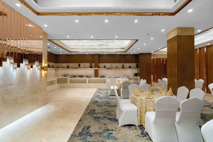 Ballroom/Hall 65 of 73