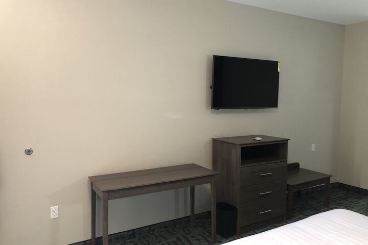 Room 2 of 8