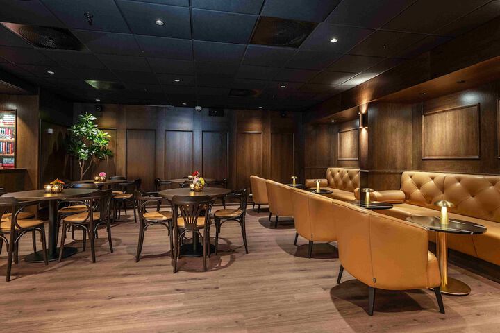 Lounge 39 of 61