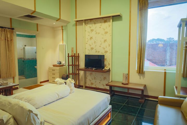 Room 13 of 66