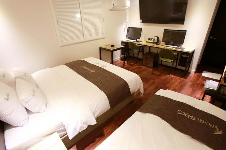 Room 8 of 35