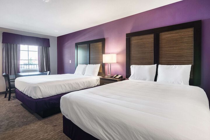 2 Queen Beds (6 of 13)