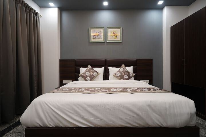 Room 12 of 73