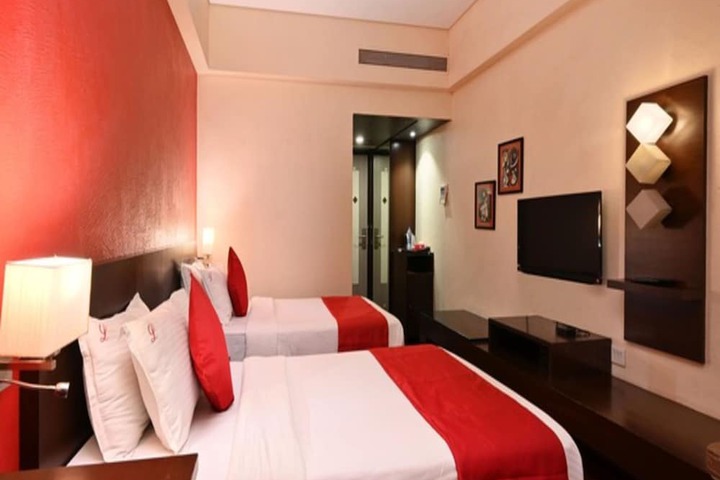 Room 8 of 32