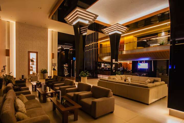 Entrance & Lobby