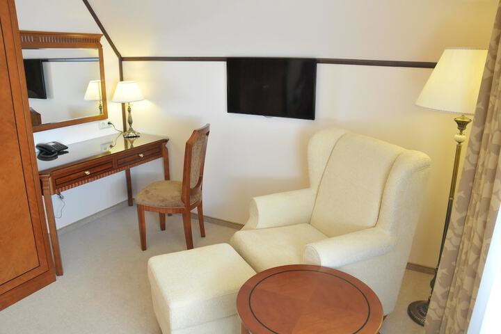 Room 6 of 35