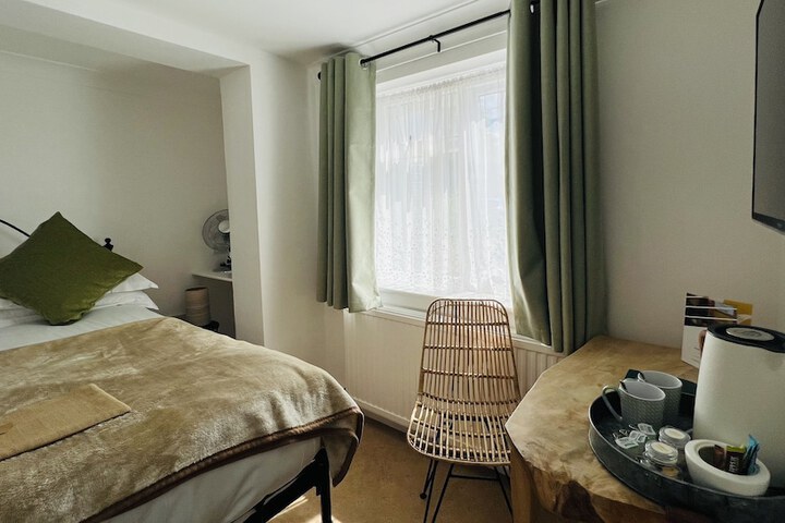 Room 13 of 126