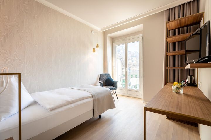 Room 9 of 65
