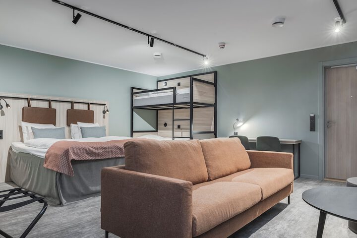 Room 25 of 42