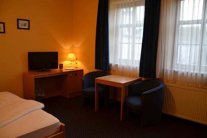 Room 25 of 39